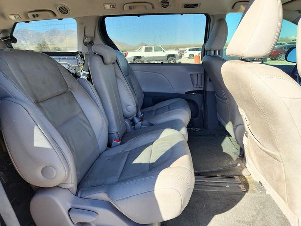 2015 TOYOTA SIENNA — PSRS