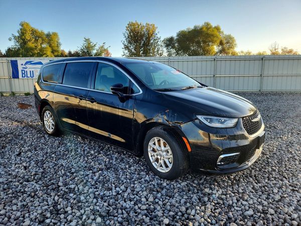 2025 CHRYSLER PACIFICA Select — Passenger 3/4