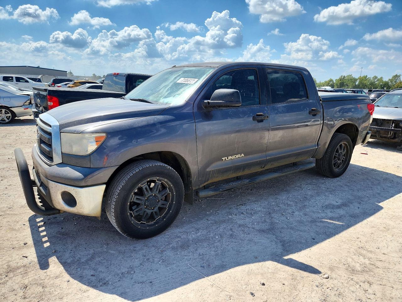 2013 TOYOTA TUNDRA SR5 — Front 3/4