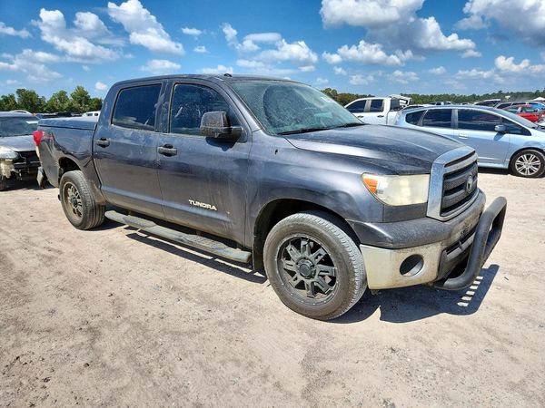2013 TOYOTA TUNDRA SR5 — Passenger 3/4
