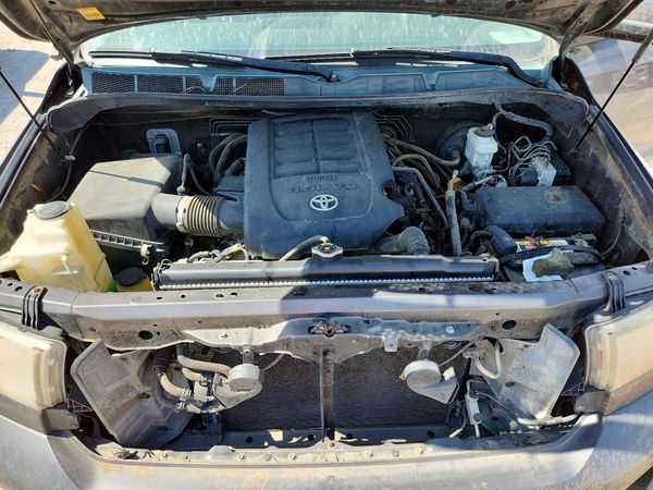 2013 TOYOTA TUNDRA SR5 — Engine bay