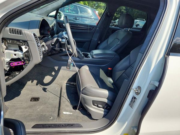 2022 PORSCHE CAYENNE GTS — DENT