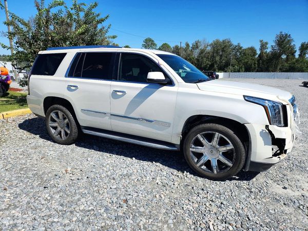 2015 CADILLAC ESCALADE Premium — Passenger 3/4