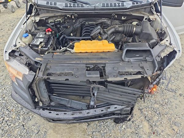 2017 FORD F150 SuperCrew — Engine bay