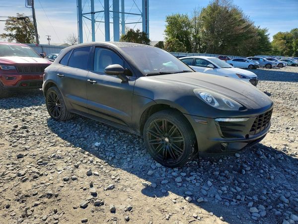 2015 PORSCHE MACAN — Passenger 3/4