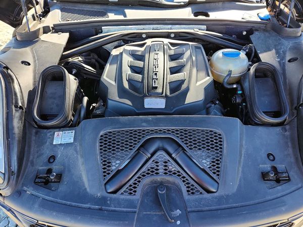 2015 PORSCHE MACAN — Engine bay