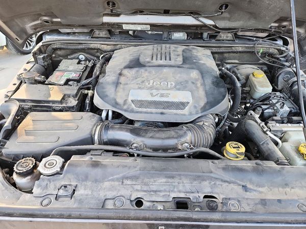 2014 JEEP WRANGLER Rubicon — Engine bay