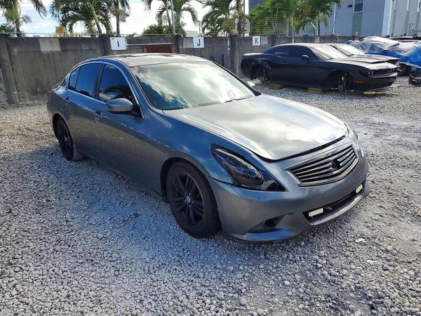 2013 INFINITI G37 — Passenger 3/4