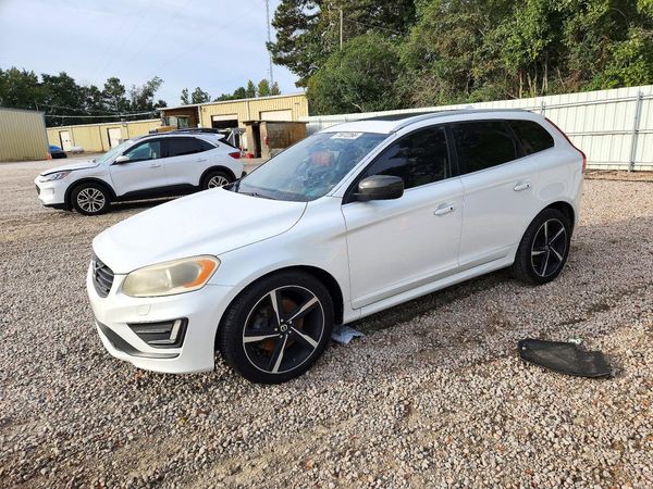 2015 VOLVO XC60 Premier (non R design) — Front 3/4