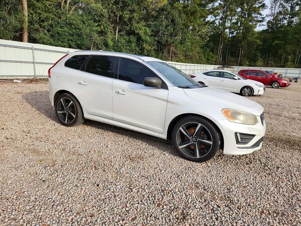 2015 VOLVO XC60 Premier (non R design) — Passenger 3/4