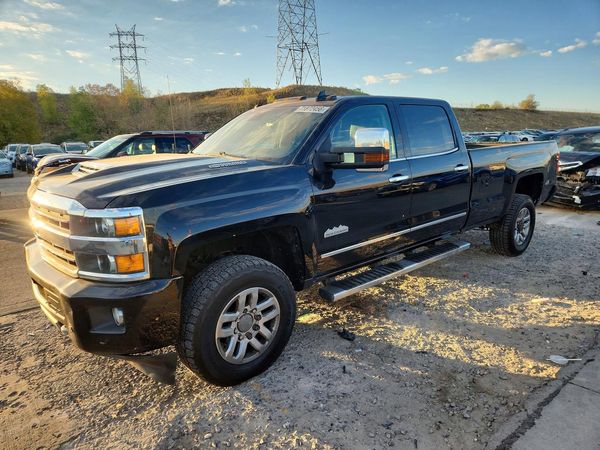2019 CHEVROLET SILVERADO High Country — Front 3/4