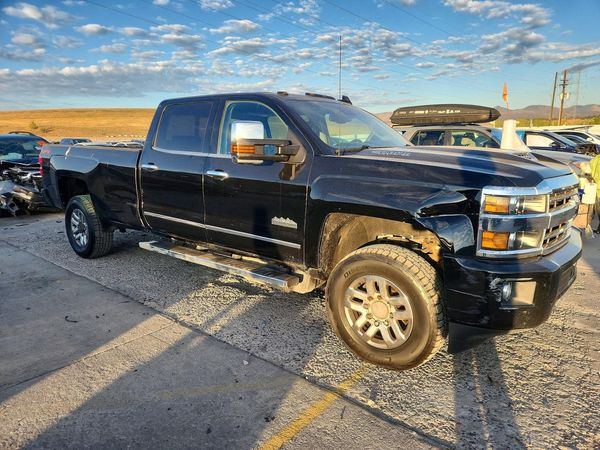 2019 CHEVROLET SILVERADO High Country — Passenger 3/4