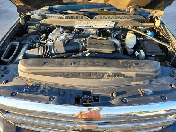 2019 CHEVROLET SILVERADO High Country — Engine bay
