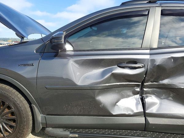 2017 TOYOTA RAV4 Ltd Hybrid — DENT