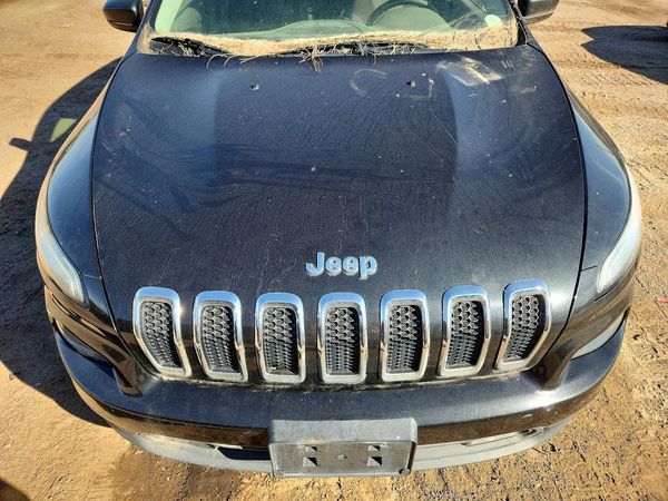 2016 JEEP CHEROKEE Sport — Engine bay