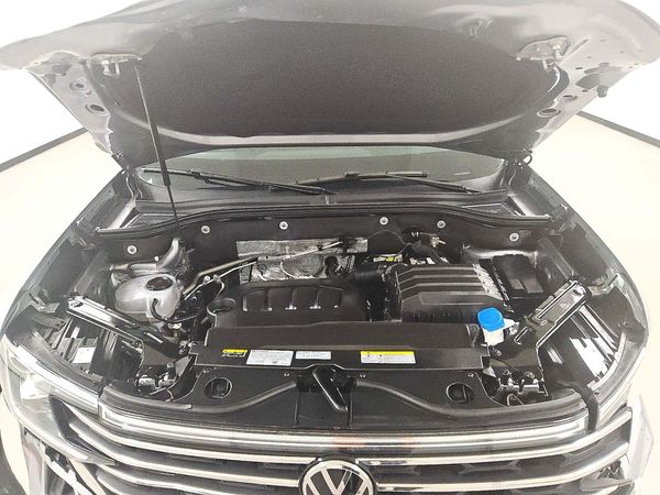 2026 VOLKSWAGEN ATLAS 4Motion SE — Engine bay