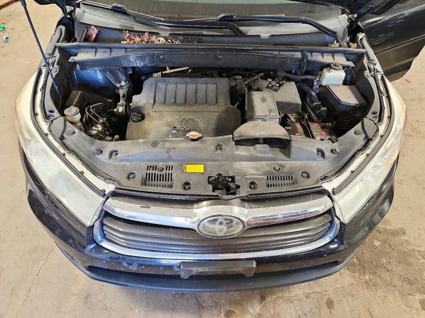 2016 TOYOTA HIGHLANDER Base/Hybrid — Engine bay