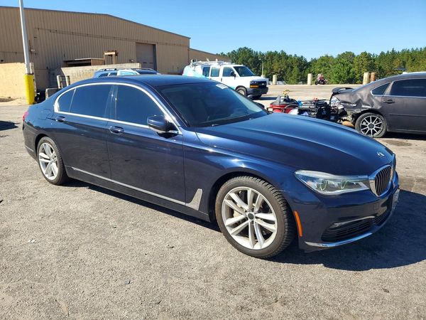 2018 BMW 750 xDrive — Passenger 3/4