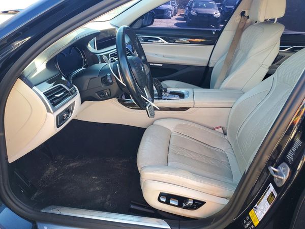 2018 BMW 750 xDrive — DENT