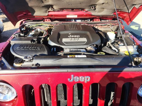 2013 JEEP WRANGLER Sahara — Engine bay