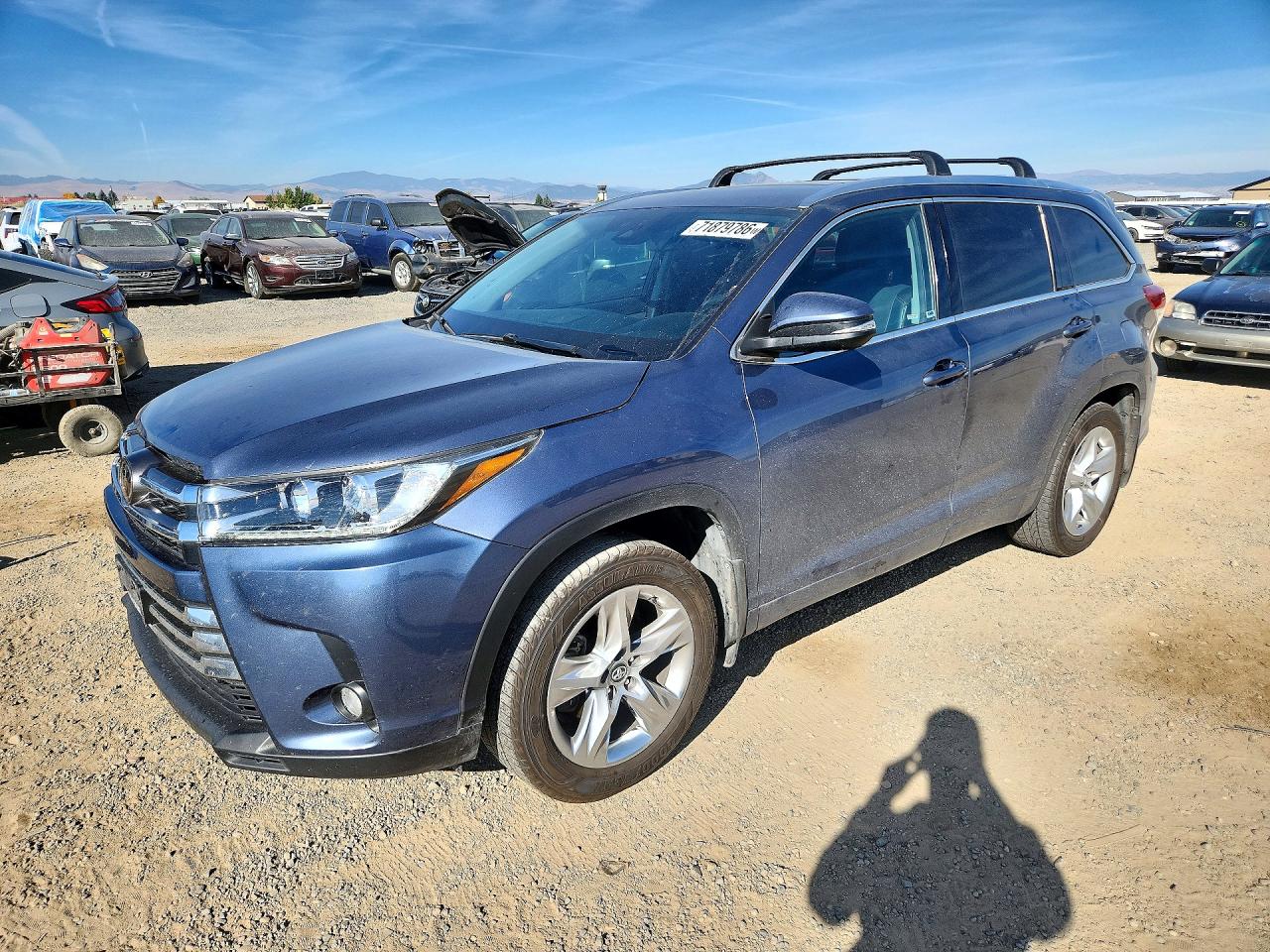 2017 TOYOTA HIGHLANDER Ltd/Ltd Platinum — Front 3/4