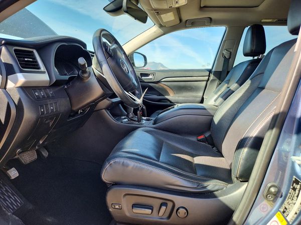 2017 TOYOTA HIGHLANDER Ltd/Ltd Platinum — DENT