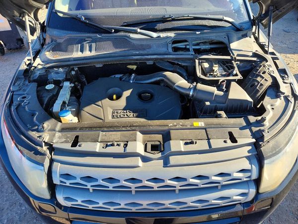 2012 LAND ROVER RANGEROVER Pure Premium — Engine bay