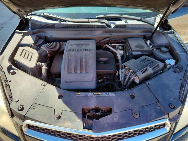 2013 CHEVROLET EQUINOX 1LT — Engine bay