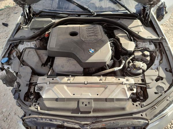 2019 BMW 3 SERIES — Engine bay
