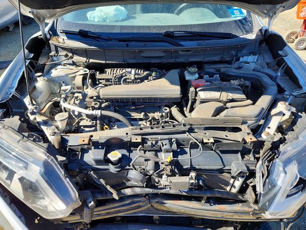 2018 NISSAN ROGUE — Engine bay