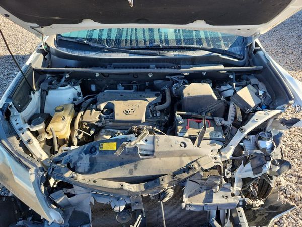 2013 TOYOTA RAV4 High — Engine bay