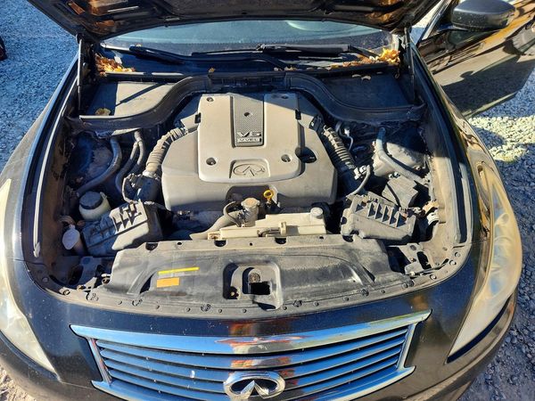 2012 INFINITI G37 — Engine bay