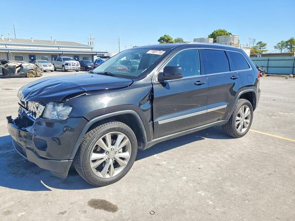 2012 JEEP CHEROKEE Laredo — Front 3/4