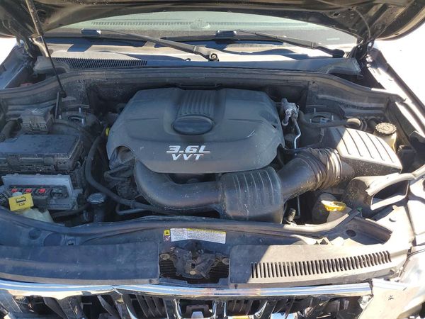 2012 JEEP CHEROKEE Laredo — Engine bay