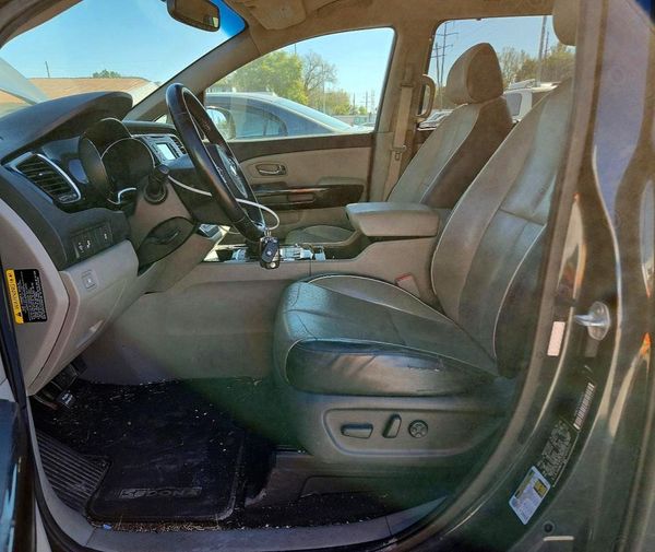2015 KIA SEDONA GLS - Middle level — DENT