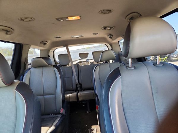 2015 KIA SEDONA GLS - Middle level — SUVN