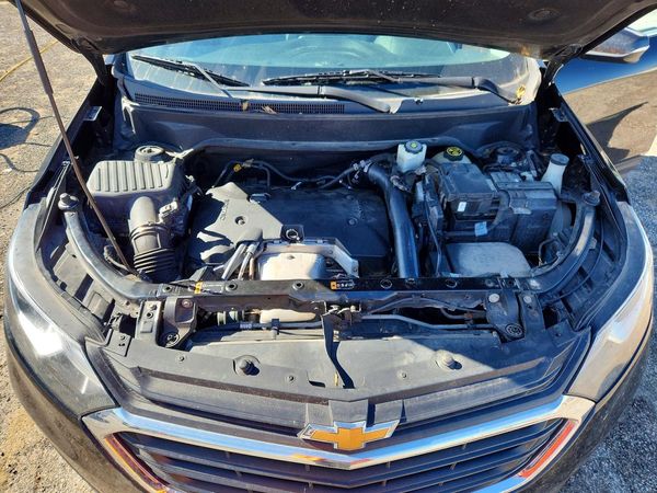 2018 CHEVROLET EQUINOX LT (2LT) — Engine bay