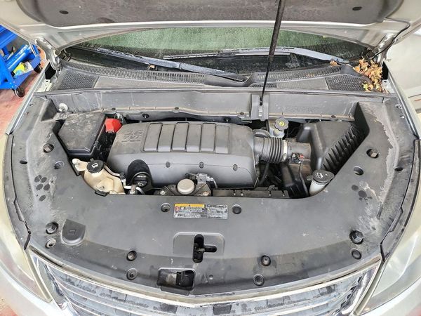2014 CHEVROLET TRAVERSE LTZ — Engine bay