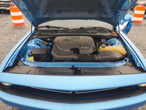 2018 DODGE CHALLENGER SXT — Engine bay