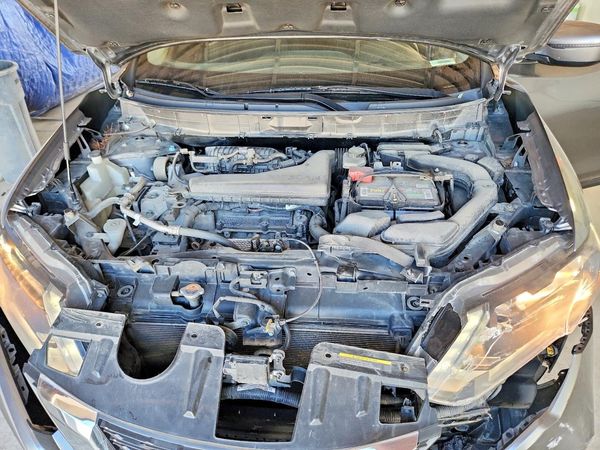 2019 NISSAN ROGUE — Engine bay