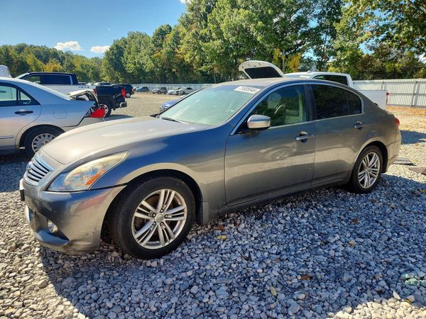 2013 INFINITI G37 — Front 3/4