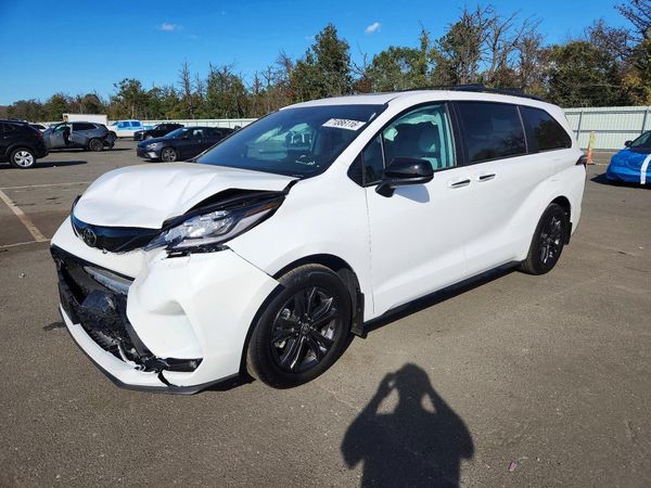 2026 TOYOTA SIENNA XSE — Front 3/4
