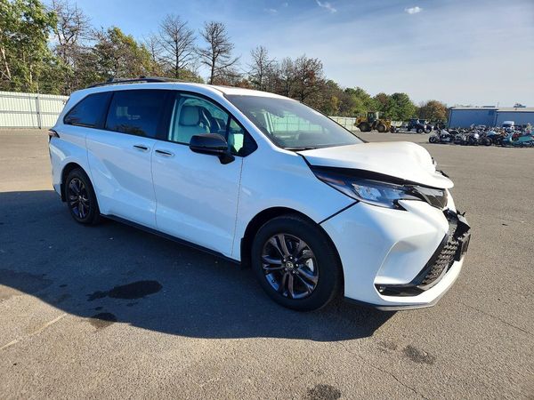 2026 TOYOTA SIENNA XSE — Passenger 3/4