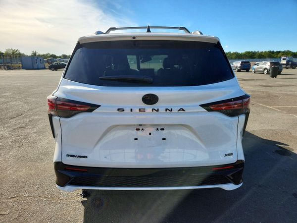 2026 TOYOTA SIENNA XSE — DIRR