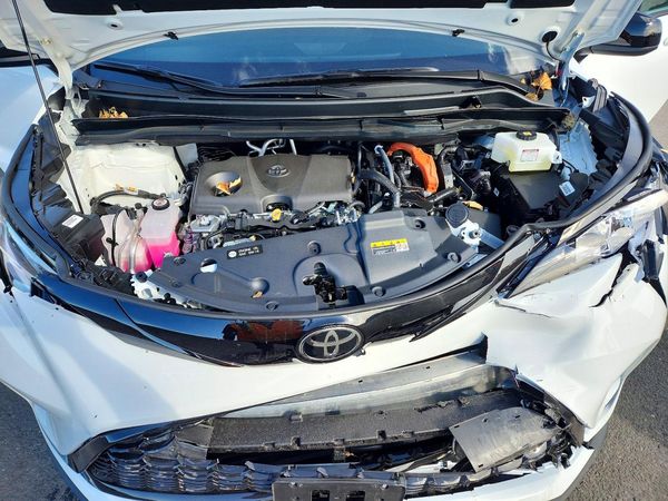 2026 TOYOTA SIENNA XSE — Engine bay