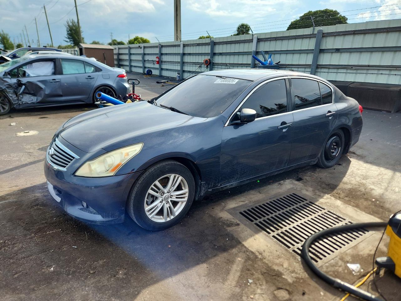 2012 INFINITI G25 — Front 3/4