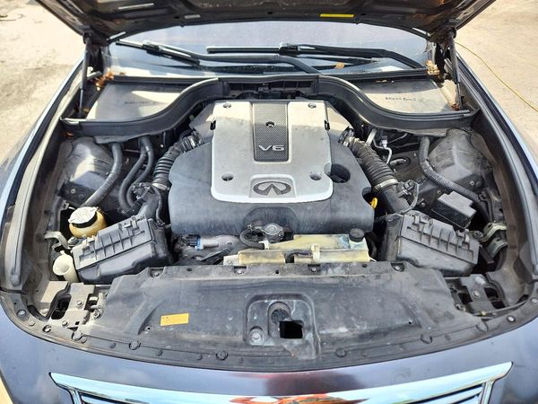 2012 INFINITI G25 — Engine bay