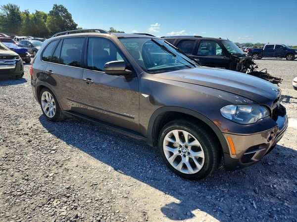 2012 BMW X5 xDrive35i — Passenger 3/4