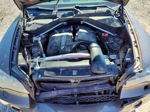 2012 BMW X5 xDrive35i — Engine bay