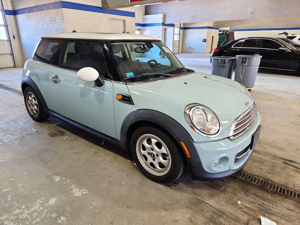 2013 MINI COOPER — Passenger 3/4